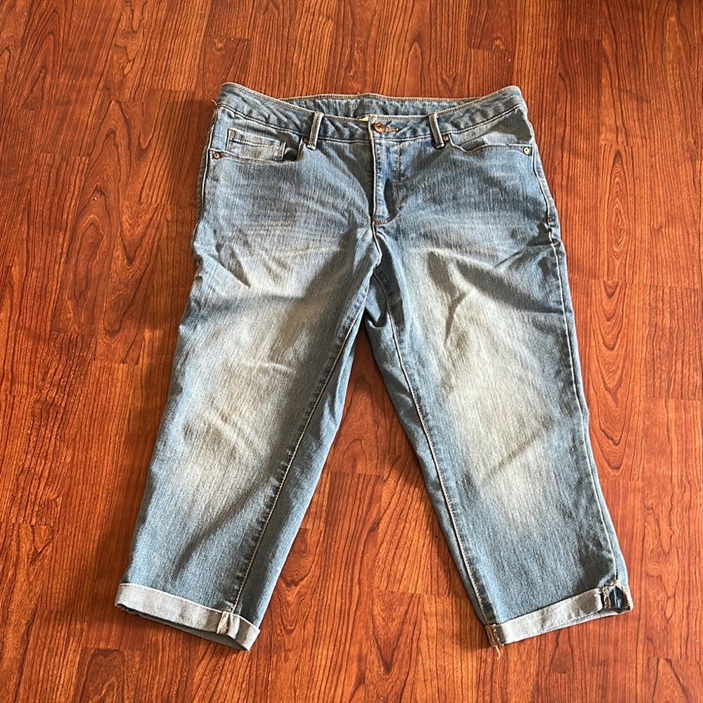 Faded Glory Casual Blue Denim Capris size 14